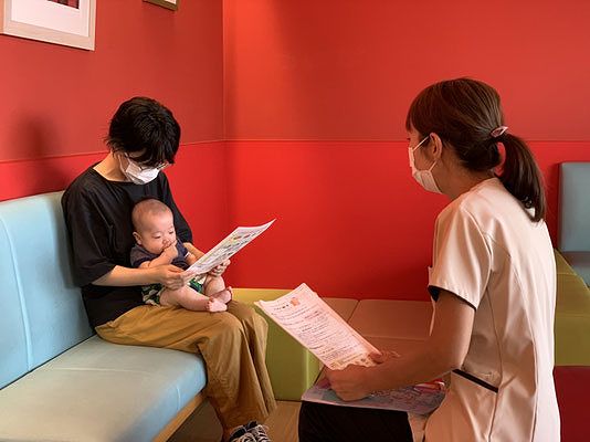 栄養士による離乳食指導