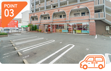 駐車場は20台。車で通いやすい